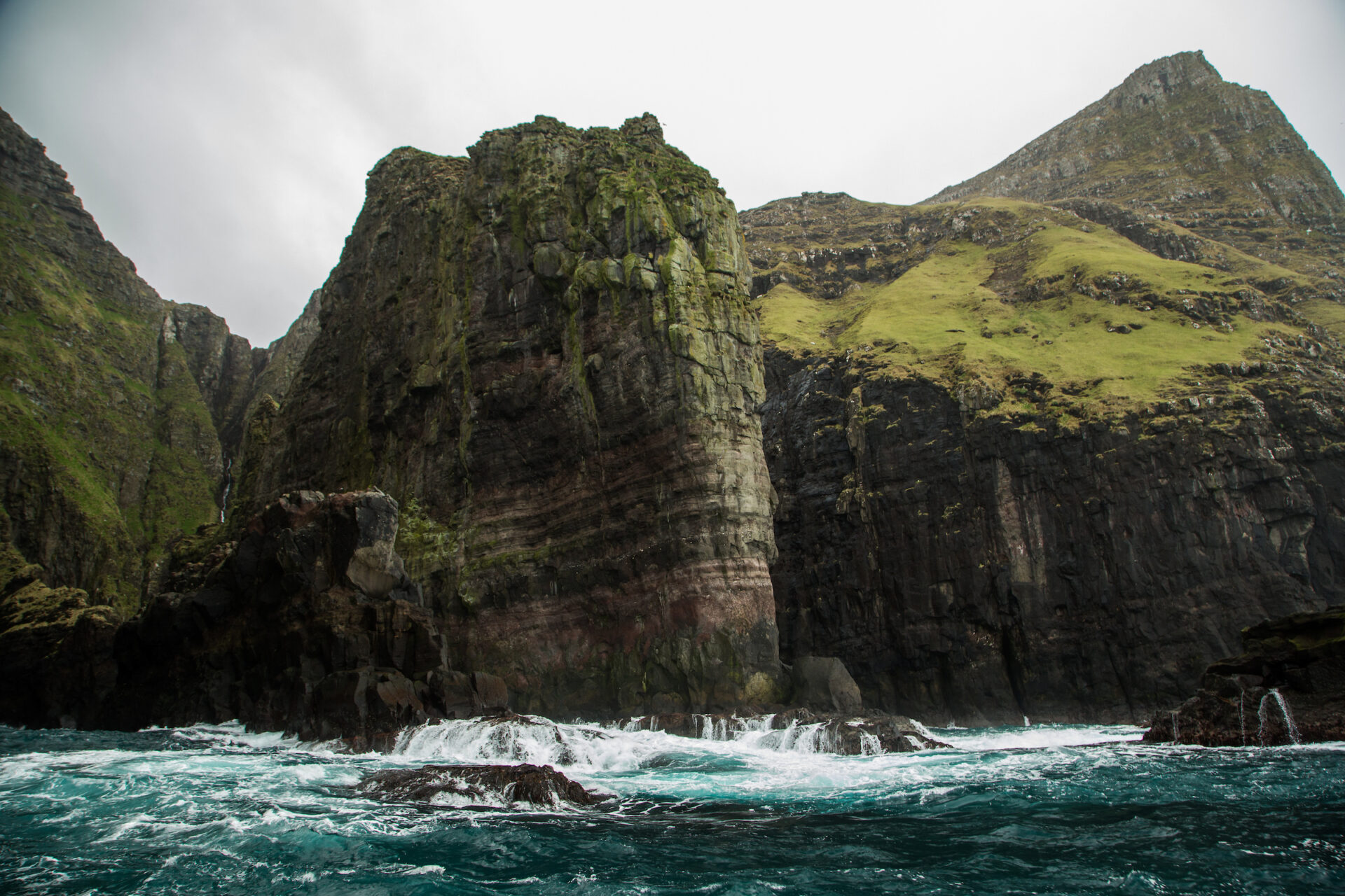 NAX.Fo : TOUR AROUND NÓLSOY IN RAW NATURE