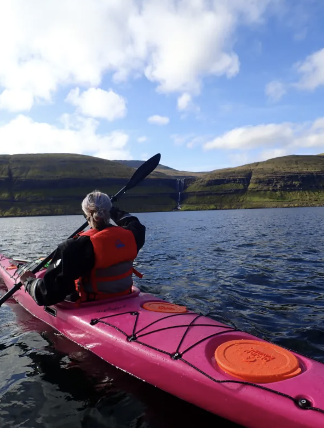Kajakk.fo : Kayak tour to majestic Fossá waterfall