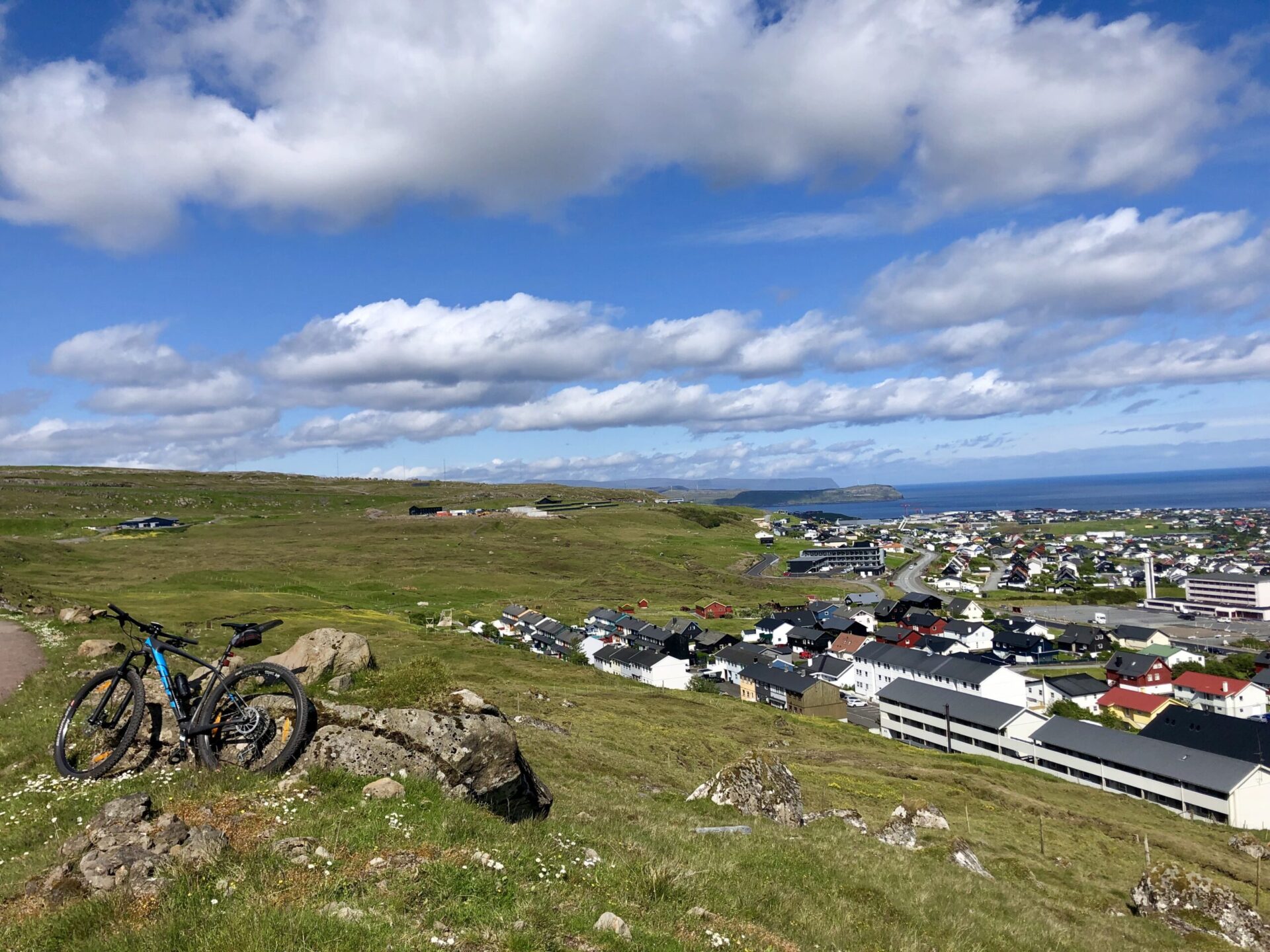 Rentabike.fo : Mountain biking with a local – 18km
