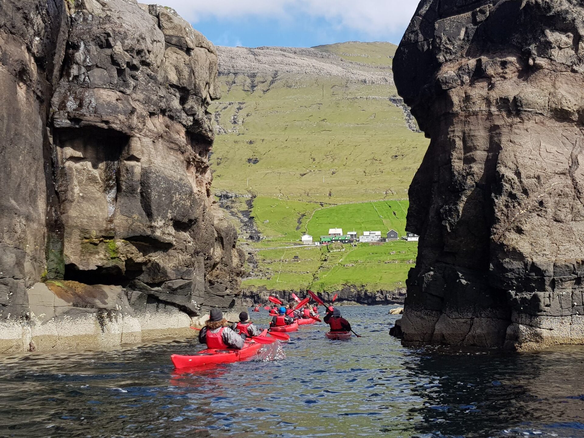 NAX.Fo : STUNNING KAYAKING EXPERIENCE IN LEYNAR