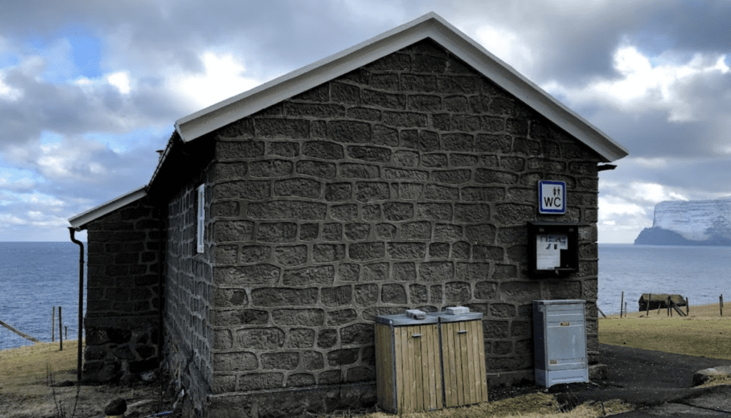 Public toilet of Trøllanes